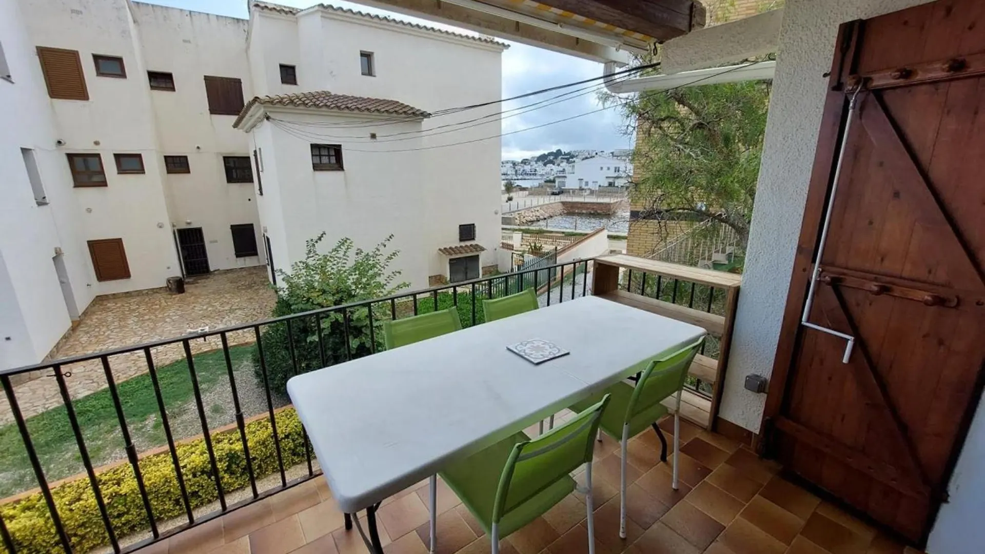 Apartamento Familiar De 3 Hab Cerca De La Playa En Llanca - Es-170-75