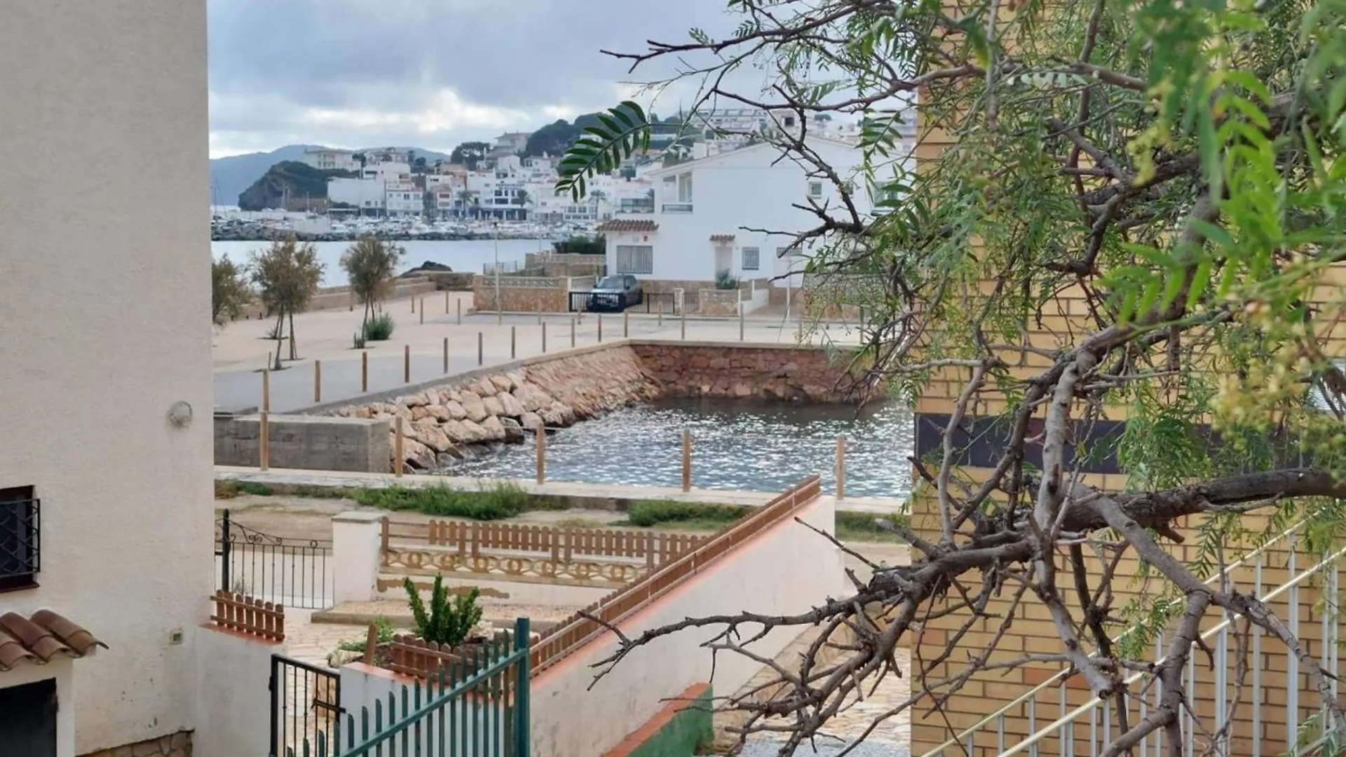 Apartamento Familiar De 3 Hab Cerca De La Playa En Llanca - Es-170-75 0*,  Španělsko